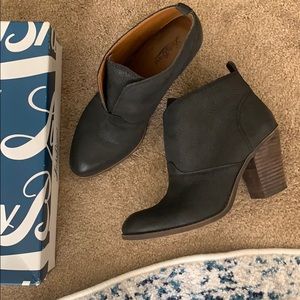 Lucky Brand Ehllen Ankle Boot